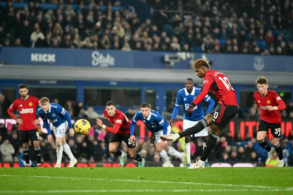 Foto: Manchester United Menang Telak 3-0 Atas Everton di Goodison Park | Pifa Net