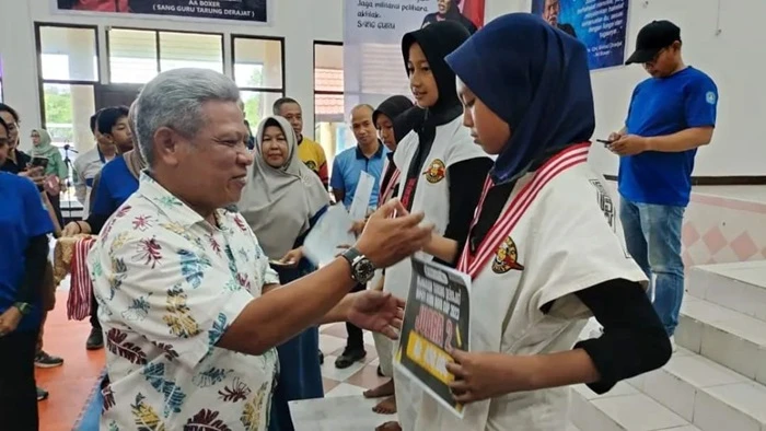 Foto: Bupati Muda Mehendrawan Tutup Kejuaraan Tarung Derajat Piala Bupati Kubu Raya 2023 | Pifa Net