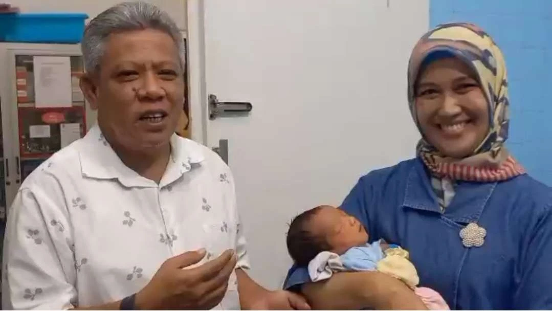Foto: Bupati Kubu Raya Muda Mahendrawan Kunjungi Bayi Telantar di Rumah Sakit | Pifa Net