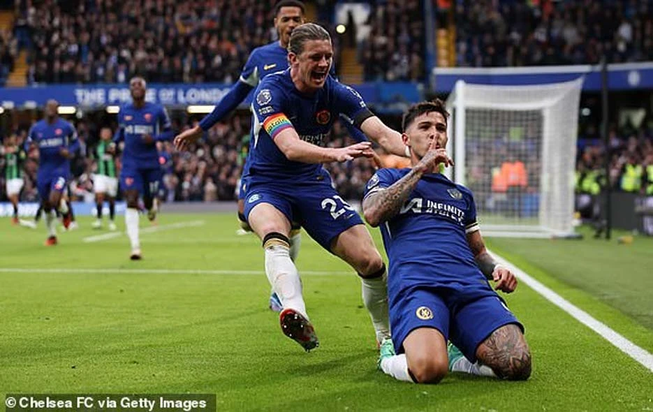 Foto: Enzo Fernandez Bawa Chelsea Raih Kemenangan Dramatis 3-2 atas Brighton | Pifa Net