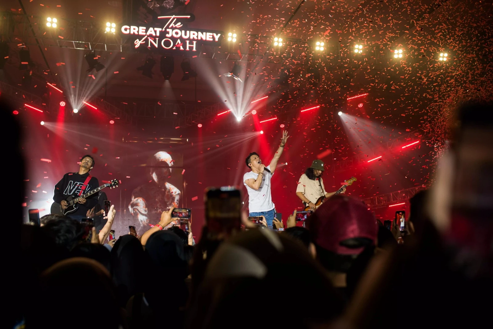 Konser terakhir The Great Journey of NOAH, Ariel siap hiatus panjang di atas panggung. (pramborsfm.com)