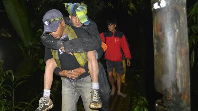 Foto: Korban Erupsi Marapi Bertambah: 13 Meninggal, 12 Masih Dalam Pencarian | Pifa Net