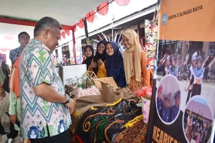 Foto: Bupati Kubu Raya Apresiasi Kreativitas Pelajar dalam Gelar Karya Penguatan Profil Pelajar Pancasila | Pifa Net