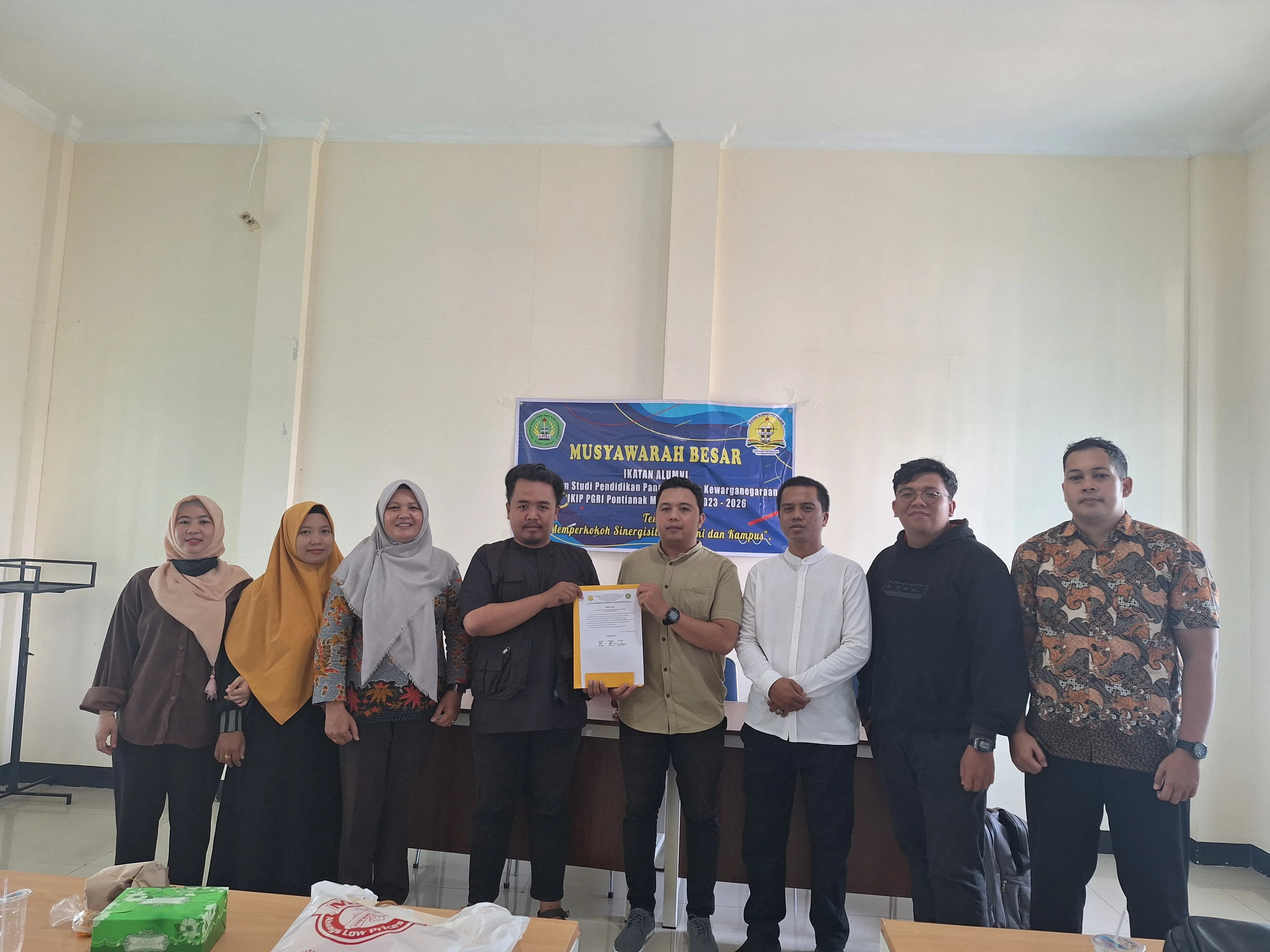 Foto: Andi Ridwansyah Terpilih Pimpin IKA PPKN IKIP-PGRI Pontianak | Pifa Net