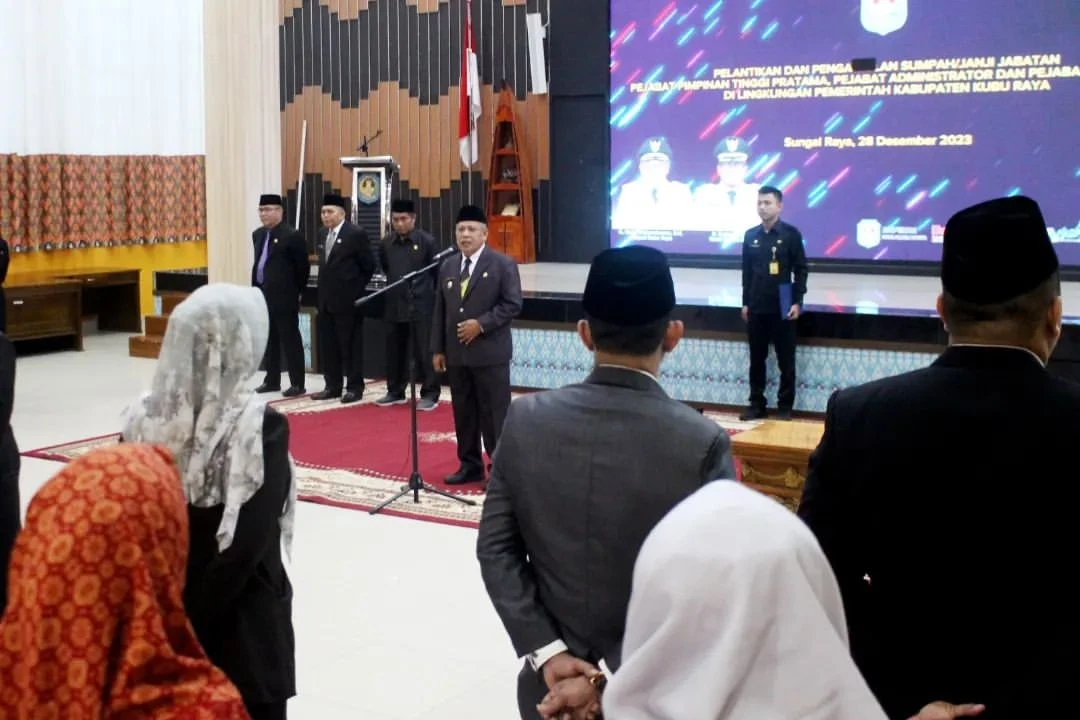 Foto: Bupati Kubu Raya Lantik 51 Pejabat, Tekankan Tanggung Jawab dan Pengabdian | Pifa Net