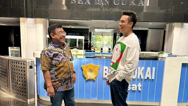 Foto: Baim Wong Jual iPad Murah, Bea Cukai Angkat Suara | Pifa Net