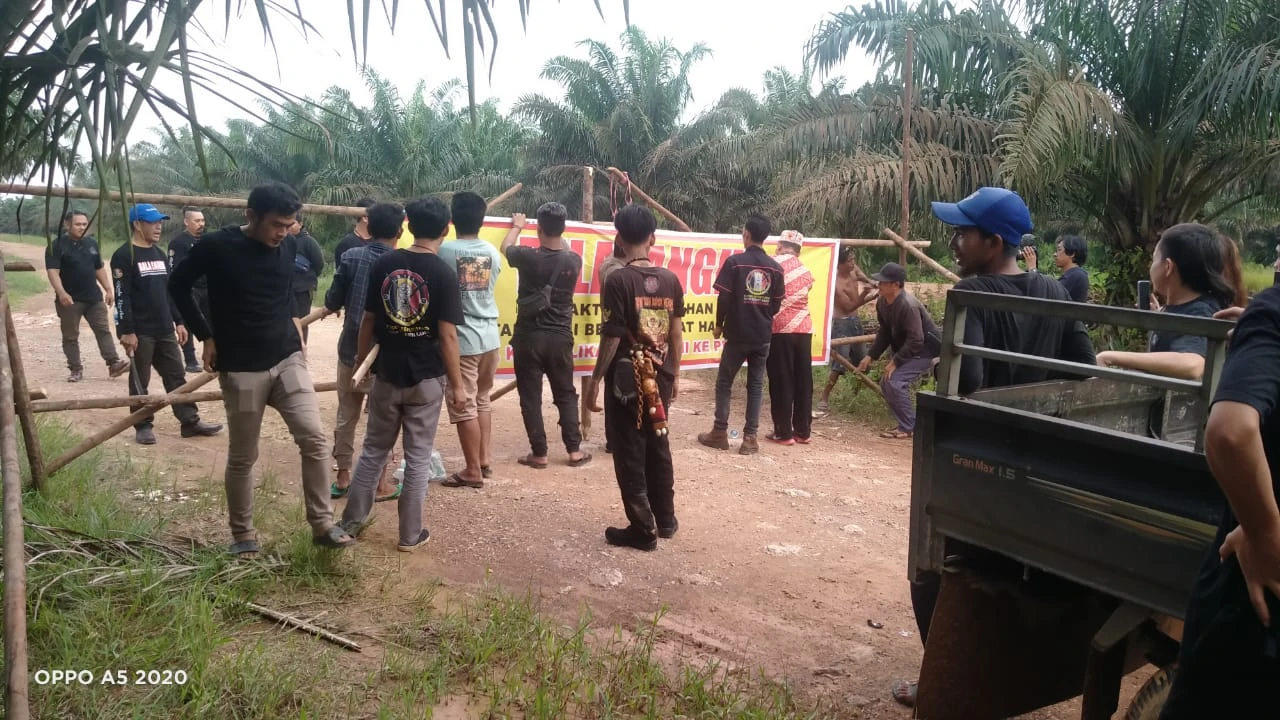 Foto: Polemik Klaim Lahan di PT MAS, Polda Ambil Alih Kasus Pengrusakan Portal | Pifa Net