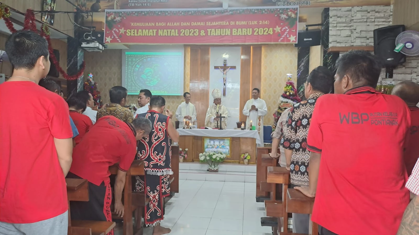 Foto: Uskup Agung Pontianak Pimpin Misa Perayaan Natal di Rutan | Pifa Net