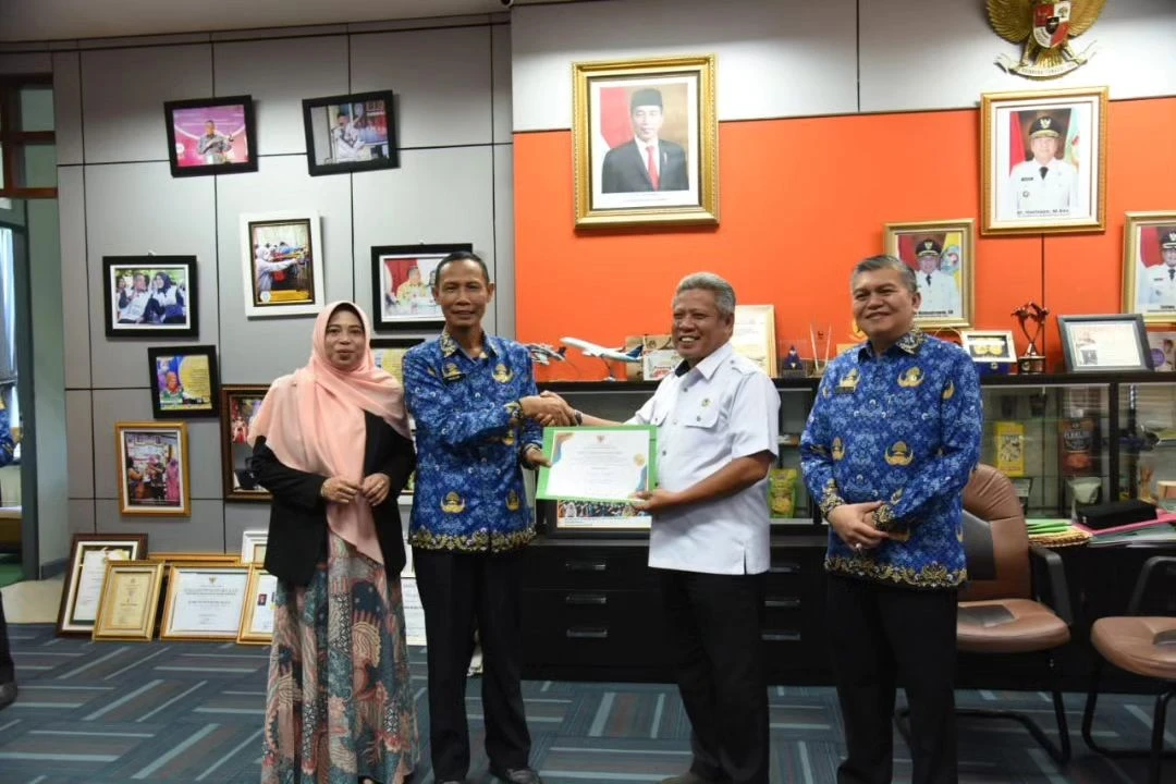 Foto: Pemkab Kubu Raya Dapat Nilai Tingi soal Kepatuhan Layanan Publik, Muda Mahendrawan: Dorongan Poitif untuk Tingkatkan Pelayanan | Pifa Net