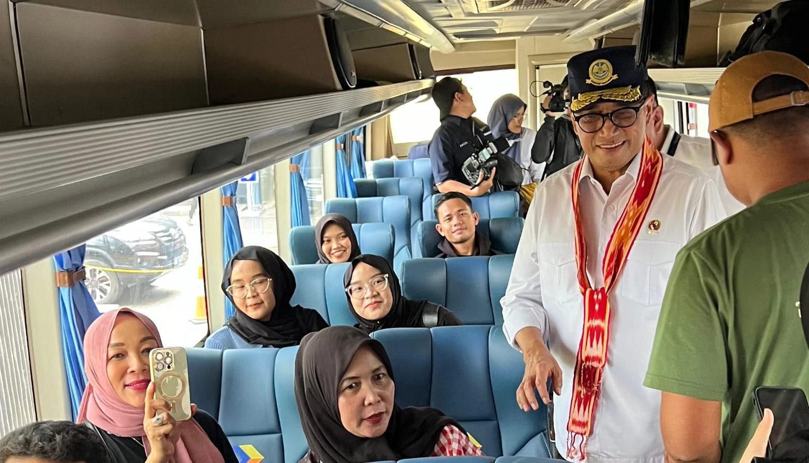 Foto: Tiket Rp300 Ribu, Bus Damri Rute Singkawang-Kuching Ramai Diminati | Pifa Net