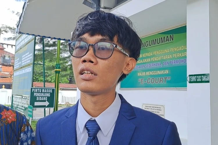 Foto: Almas Tsaqibbirru Gugat Gibran Rakabuming Raka Rp 10 Juta soal Wanprestasi | Pifa Net