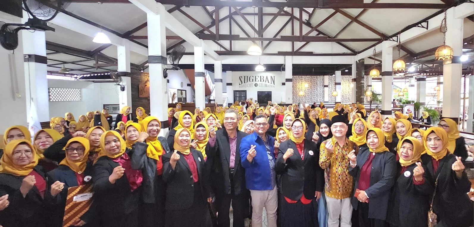 Foto: Zulfydar Zaidar Mochtar Dorong Perwacitra Pontianak Siapkan Generasi Penerus yang Kompetitif | Pifa Net