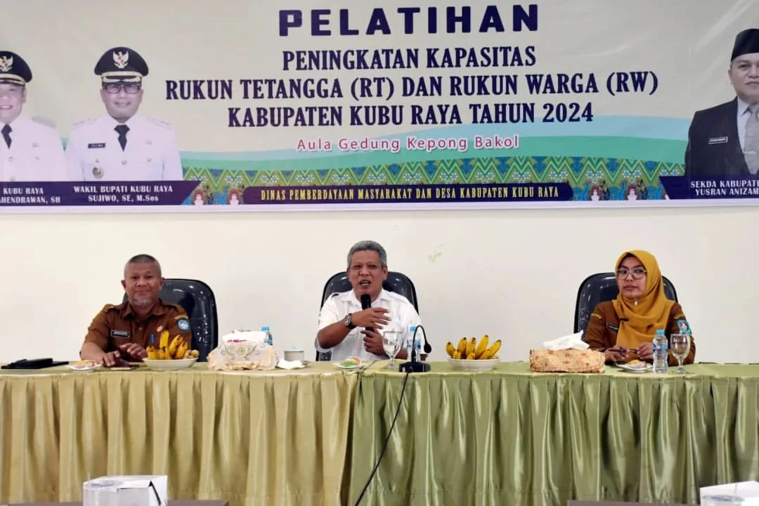 Foto: Pemkab Tingkatkan Kapasitas RT dan RW, Bupati Muda: Ini hanya Ada di Kubu Raya | Pifa Net