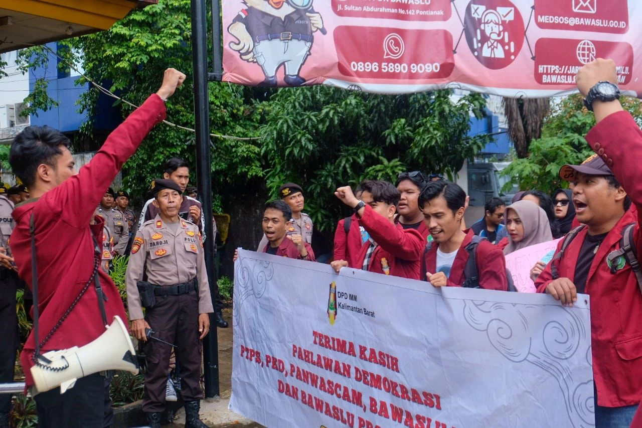 Foto: Ratusan Mahasiswa UMP Aksi Damai Apresiasi Penyelenggaraan Pemilu | Pifa Net