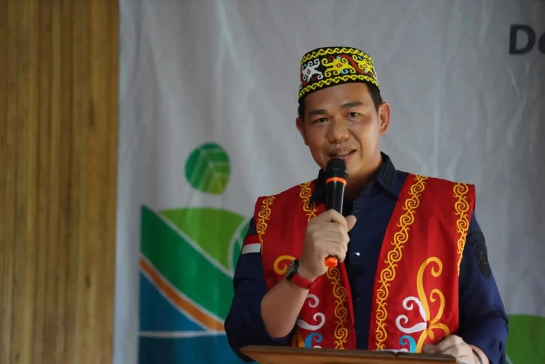 Foto: Resmikan Listrik di Sungai Uluk Palin, Bupati Kapuas Hulu: Terima Kasih PLN  | Pifa Net
