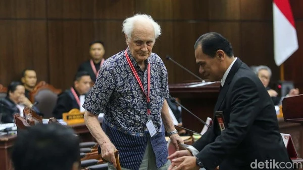 Foto: Profesor Franz Magnis Suseno: Pembagian Bansos oleh Presiden untuk Kampanye Mirip Pencurian | Pifa Net