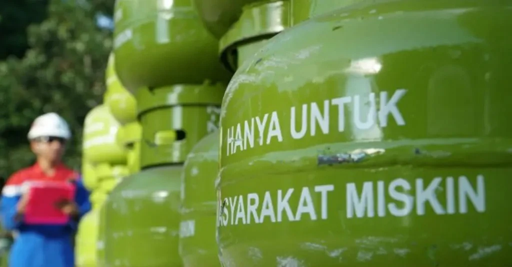 Foto: H-1 Lebaran Warga Pontianak Kesulitan Beli Gas Subsidi | Pifa Net