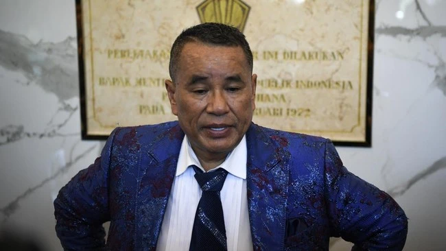 Foto: Hotman Paris Tantang Rocky Gerung Debat Hukum | Pifa Net
