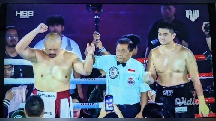 Chef Arnold kalah TKO saat bertanding tinju di HSS 5 melawan Codeblu. (Dok. Istimewa)