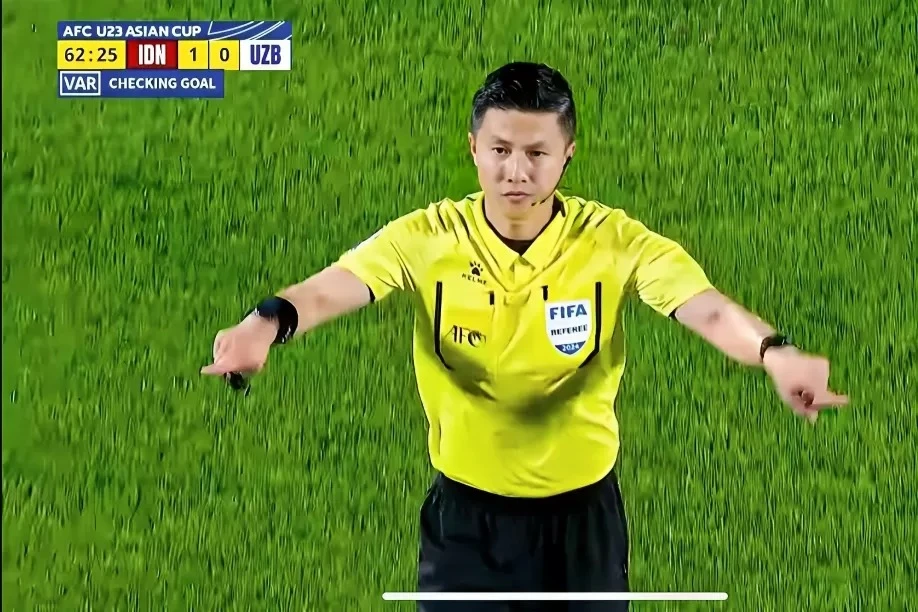 Foto: Rekam Jejak Shen Yin Hao, Wasit Kontroversial di Semifinal Piala Asia U-23 Indonesia vs Uzbekistan  | Pifa Net
