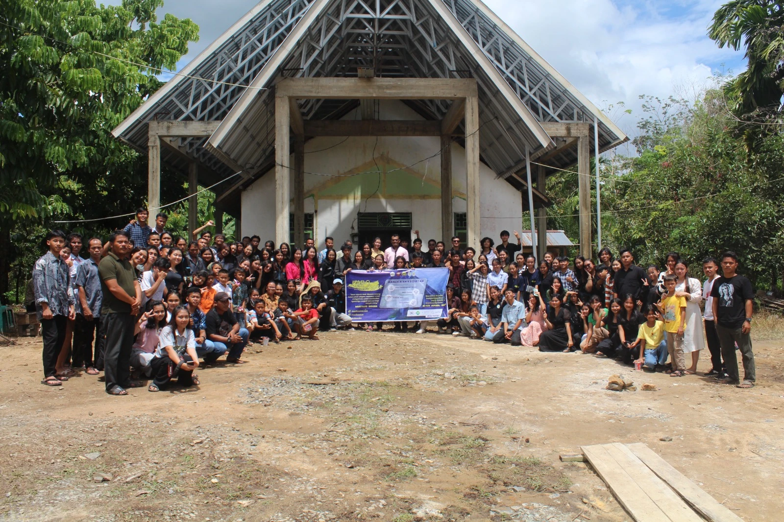 Foto: Imasika FMIPA Untan Sukses Gelar AkSI 2024: Baksos di Dusun Sei Enau, Sambas | Pifa Net