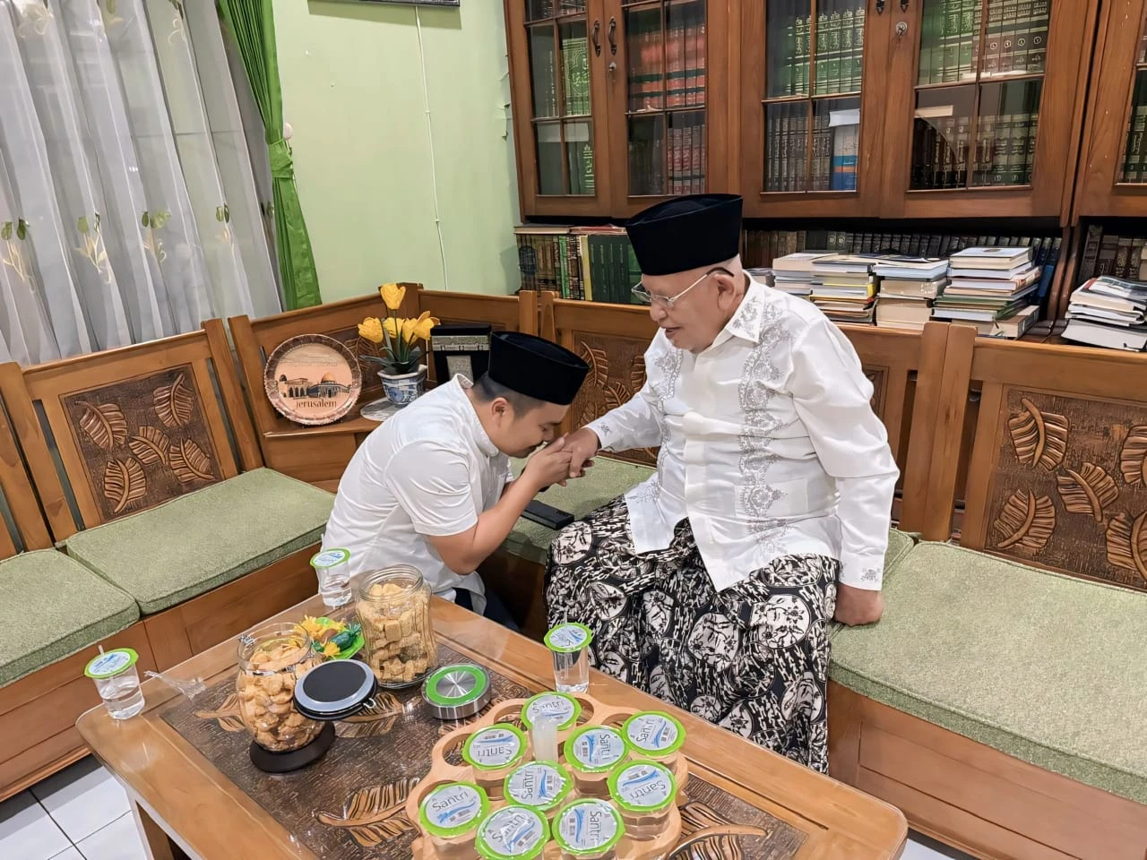 Foto: Berniat Maju Pilkada Kubu Raya, Fachri Minta Nasehat KH Syukron Ma'mun | Pifa Net