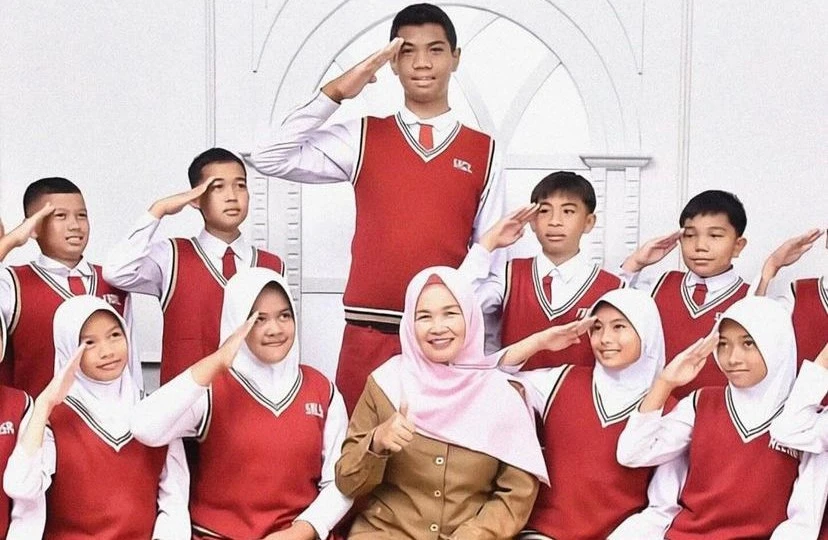 Foto: Baru Kelas 6 SD, Bocah di Jambi Miliki Tinggi Badan Capai 2 Meter | Pifa Net
