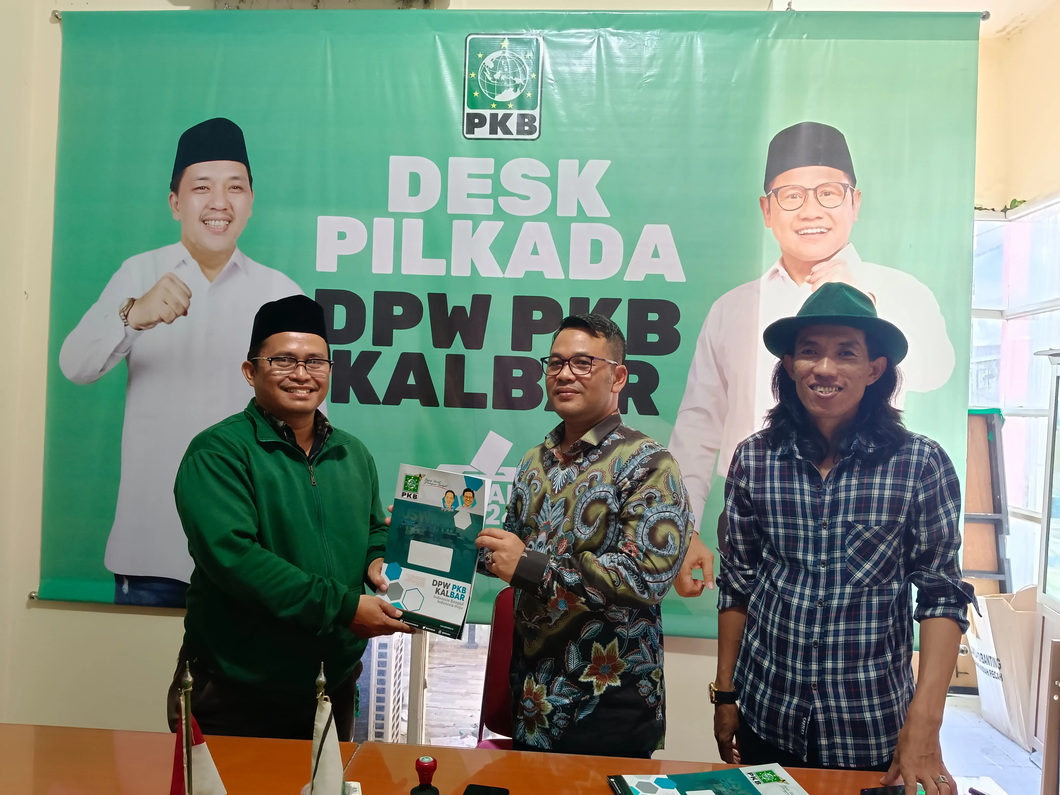 Foto: Budi Perasetiyono Daftar ke Parpol untuk Maju Bacalon Wagub Kalbar | Pifa Net