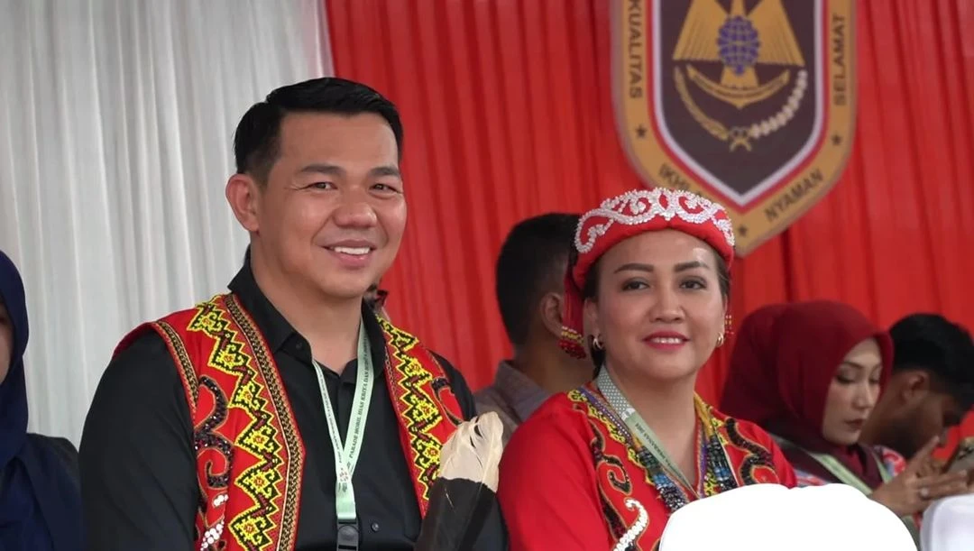 Foto: Bupati dan Ketua Dekranasda Kapuas Hulu Hadiri Acara HUT DEKRANAS ke-44 di Solo | Pifa Net