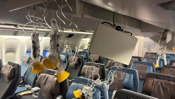 Kementerian Luar Negeri (Kemlu RI) memastikan tak ada WNI yang jadi korban jiwa turbelensi Singapore Airlines. (Reuters)