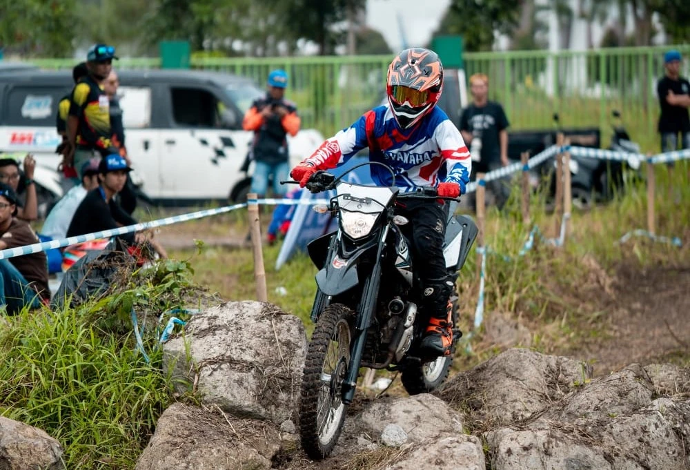 Foto: Daya Tarik bLU cRU Experience Day di Bandung, Dapat Pengalaman Beda Fun Riding WR155R | Pifa Net