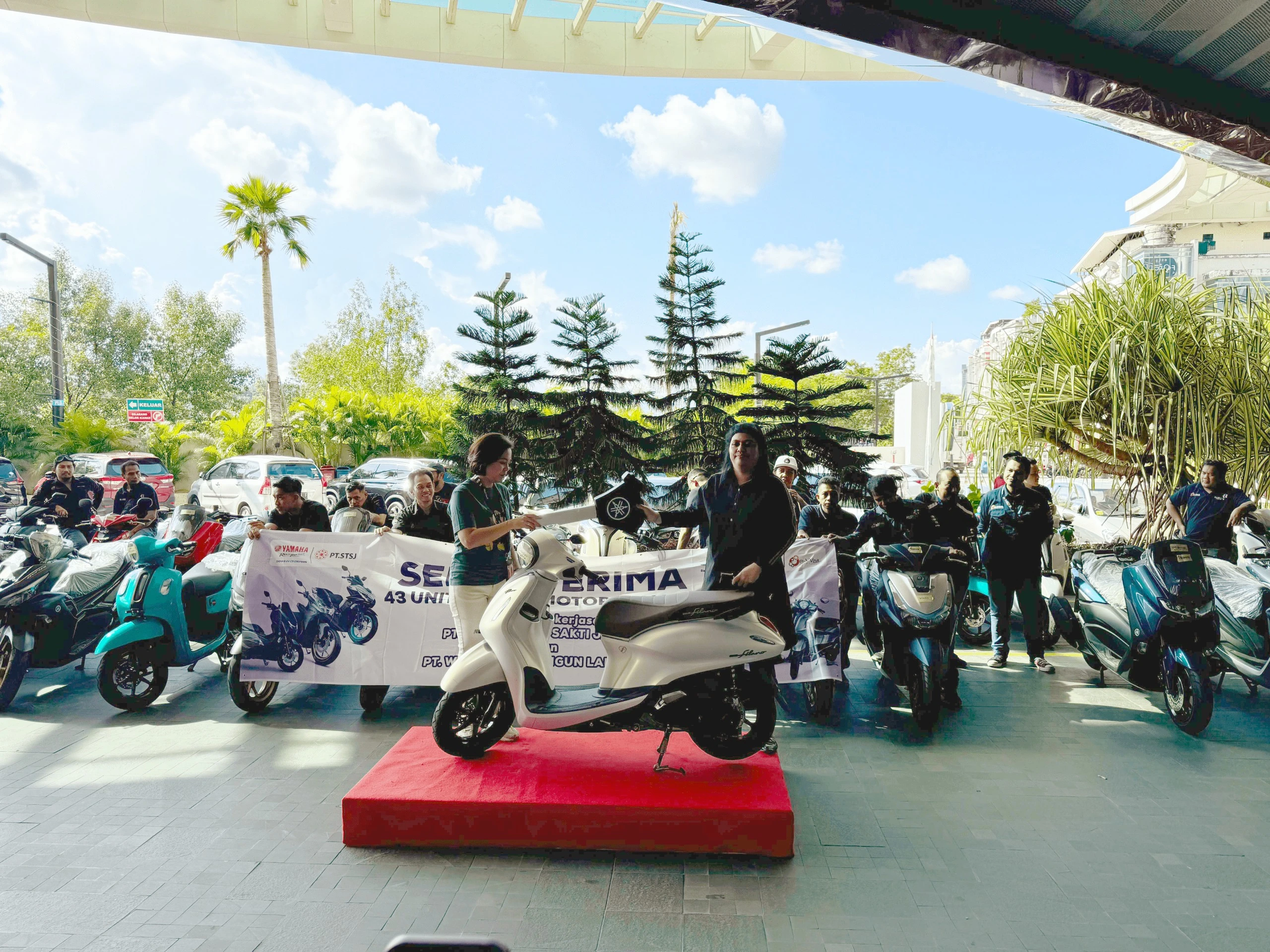 Foto: Gandeng PT Surya Timur Sakti Jatim, PT Wulandari Bangun Laksana Tbk Apresiasi 43 Karyawan Terbaik Dapat Sepeda Motor Yamaha | Pifa Net