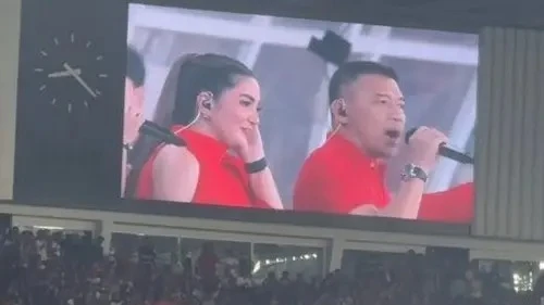 Anang dan Ashanty kena soraki suporter. (Liputan6.com)