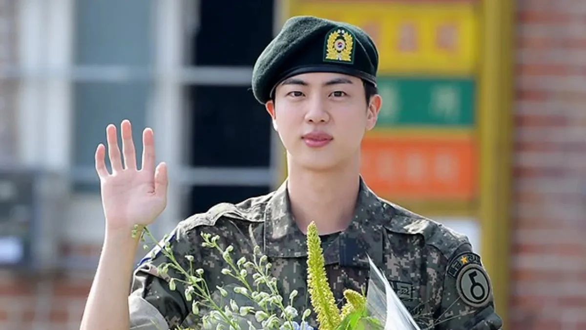 Jin BTS telah selesai wajib militer. (Dispatch)