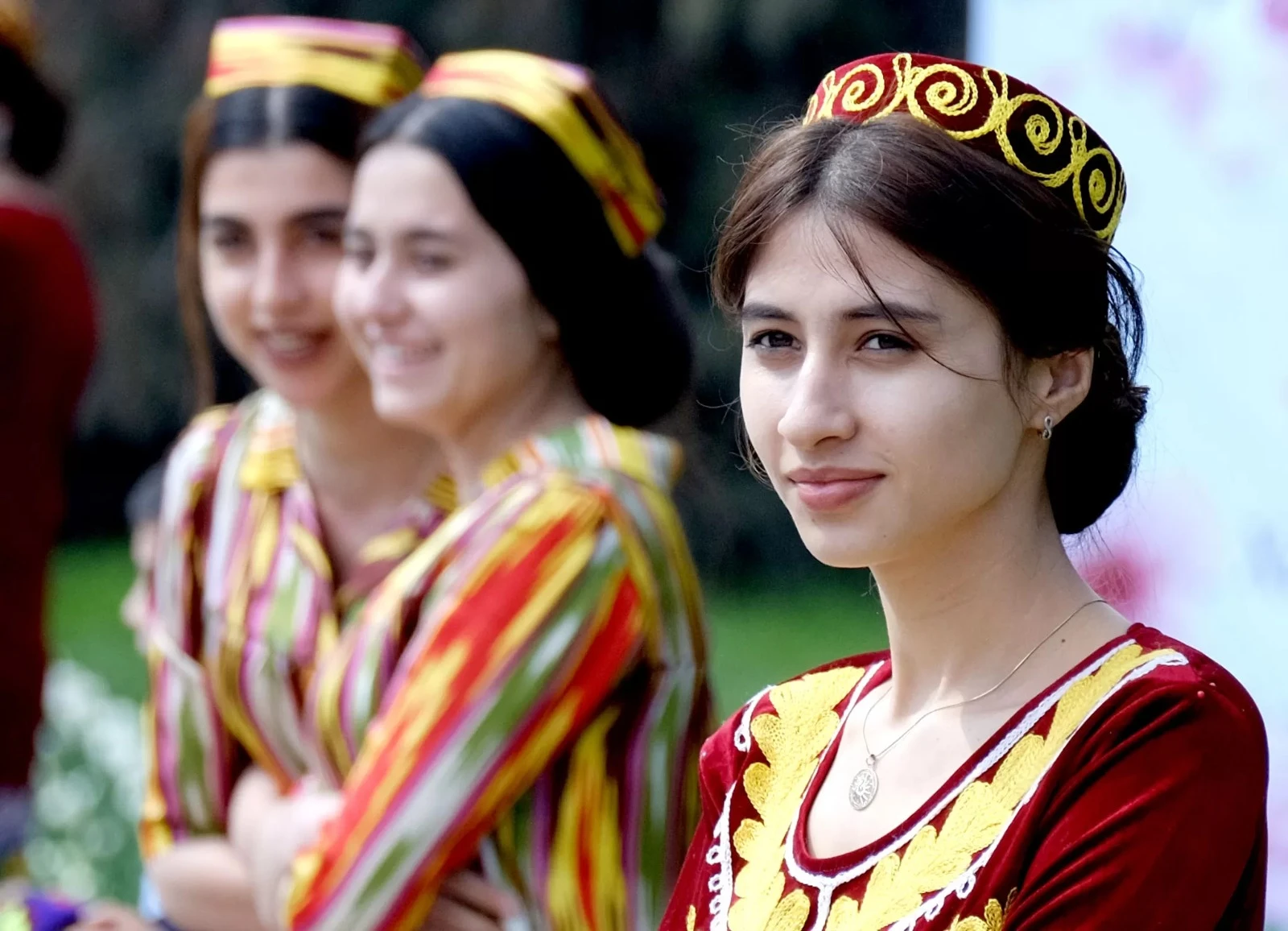 Foto: Negara Mayoritas Muslim Tajikistan Larang Penggunaan Hijab, Kenapa? | Pifa Net