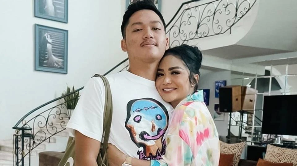 Foto: Azriel Hermansyah Ingin Ikuti Jejak Anang dan Krisdayanti Jadi Anggota DPR | Pifa Net