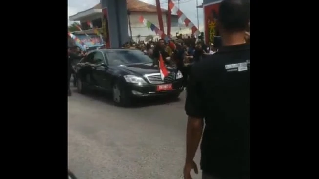 Foto: Viral Video Ambulans Diminta Berhenti dan Matikan Sirine karena Rombongan Jokowi Lewat, Istana Buka Suara | Pifa Net