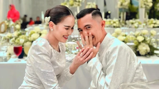 Ayu Ting Ting menghapus foto tunangan dengan Muhammad Fardhana. (Dok. IG)