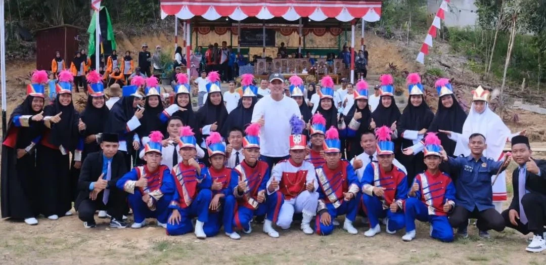 Foto: Wabup Kapuas Hulu Buka KOSN dan FLS2N Tingkat Sekolah Dasar se-Kecamatan Silat Hulu | Pifa Net