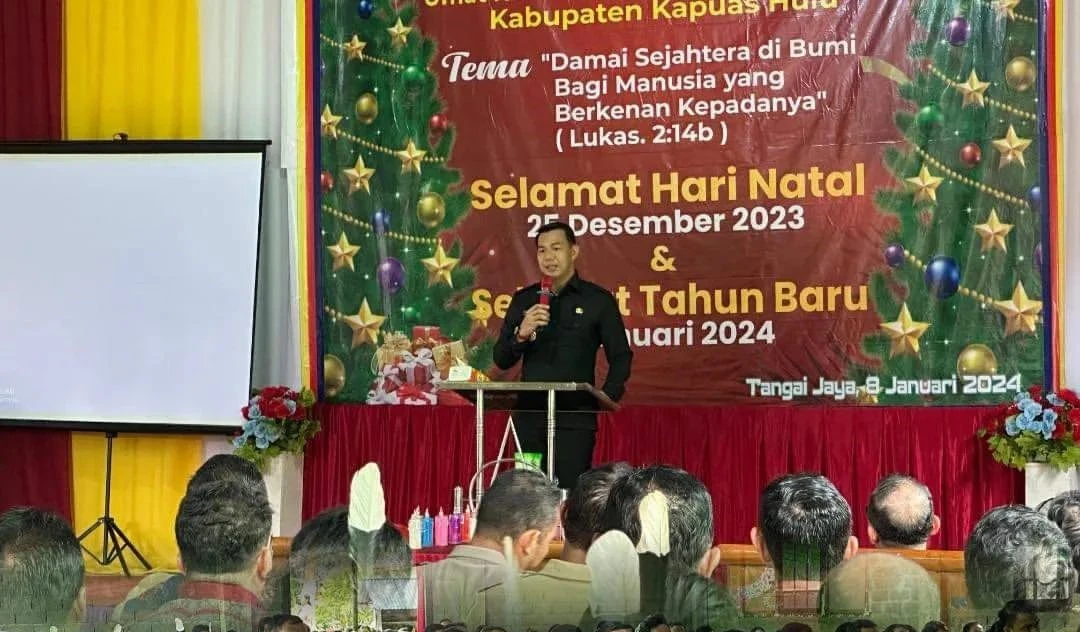 Foto: Bupati Kapuas Hulu Hadiri Perayaan Natal Bersama Umat Kristiani Se-Kecamatan Mentebah | Pifa Net