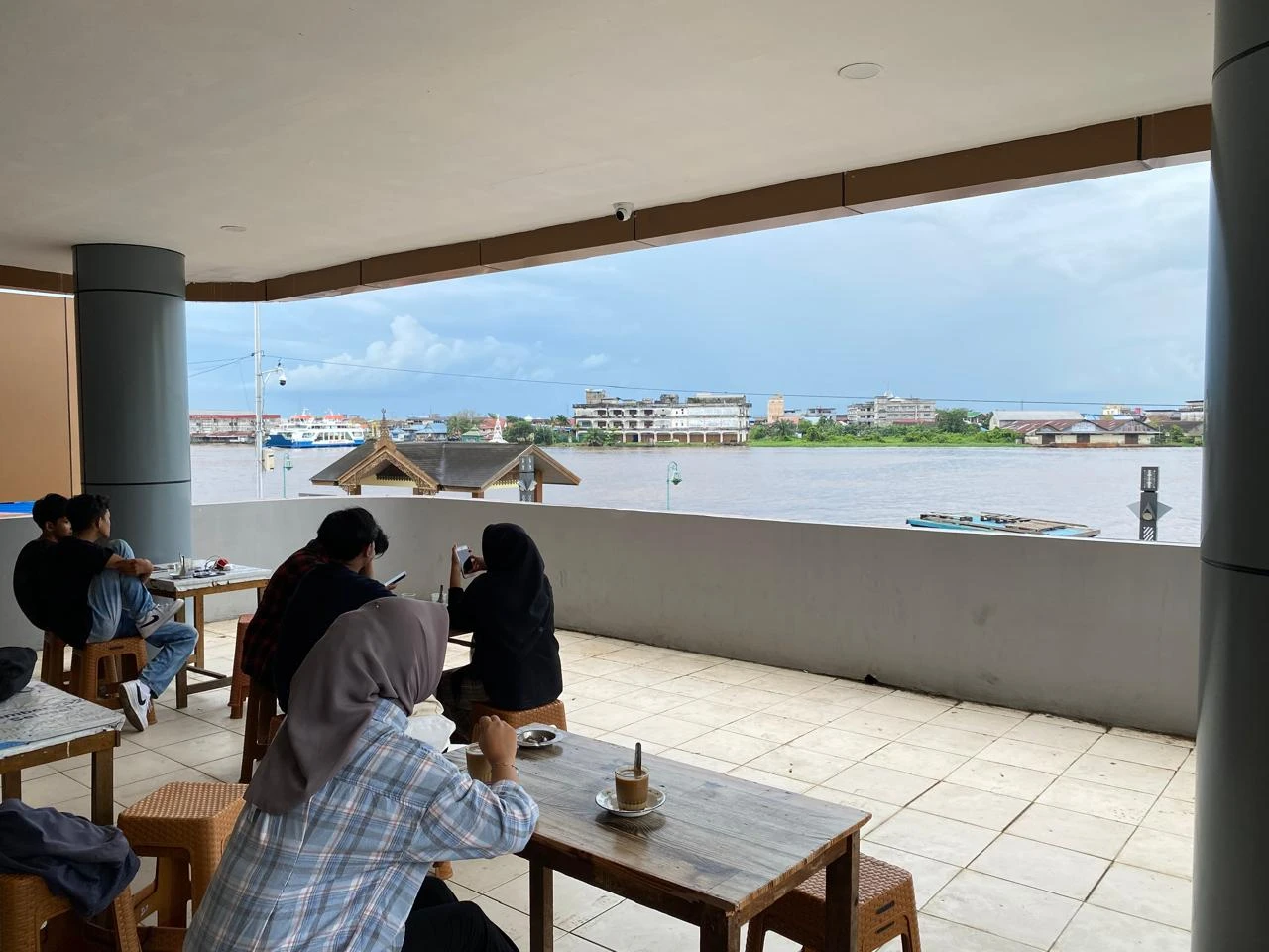 Foto: Ngopi Sambil Menunggu Senja di Pasar Kapuas Indah Pontianak | Pifa Net