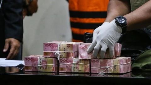 Foto: Pegawai Bank Tilap Dana Titipan BI Sebesar Rp1,5 Miliar untuk Judi Online | Pifa Net