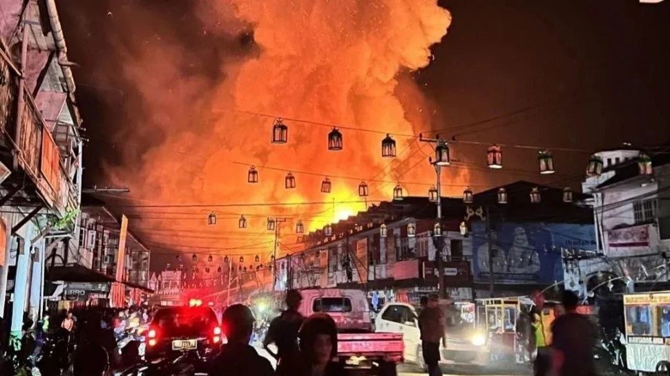 Foto: 14 Ruko Hangus dalam Kebakaran Pasar Sambas | Pifa Net