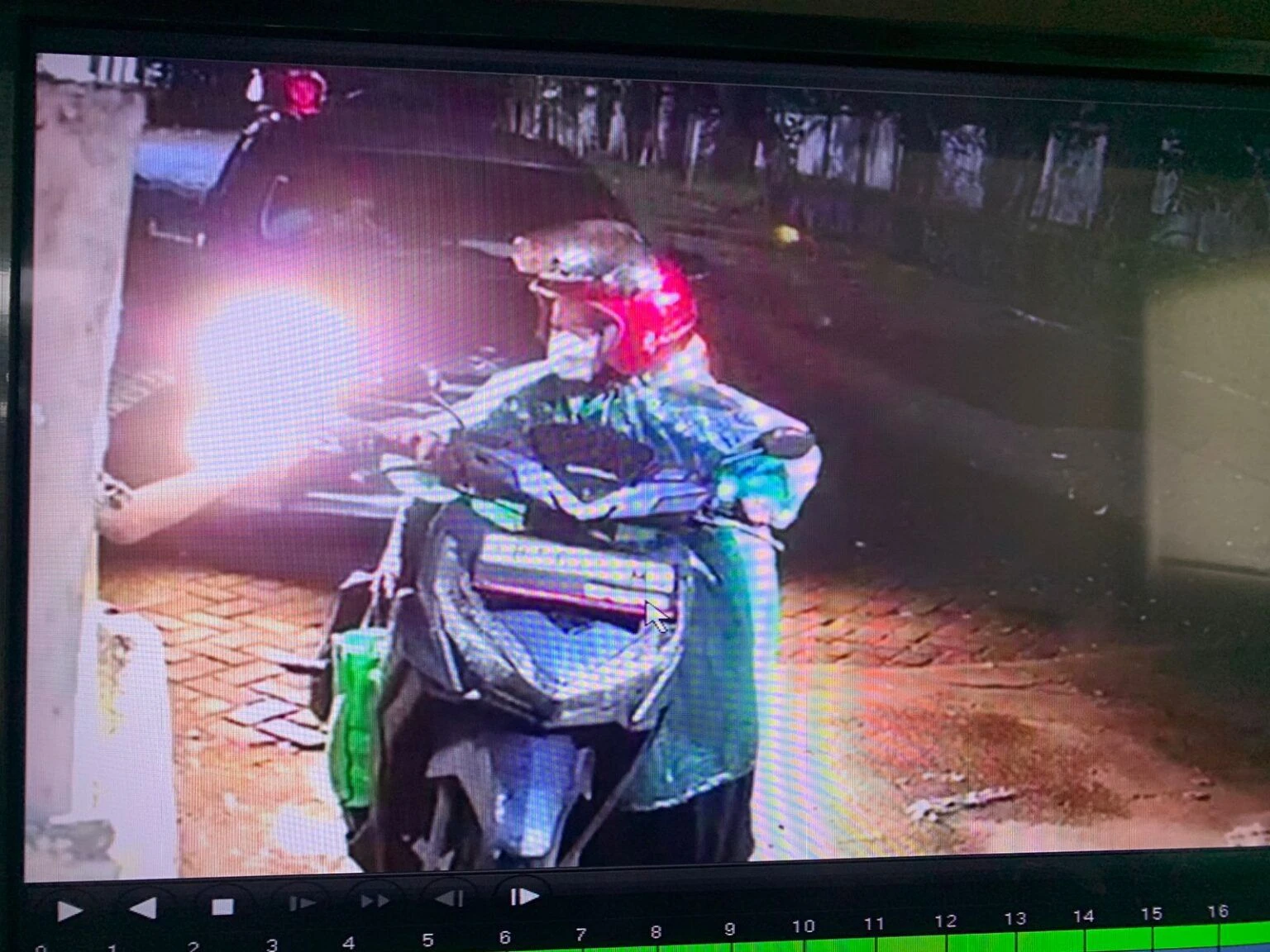 Foto: Wanita ini Nekat Curi Motor di RSUD Kota Pontianak Untuk Bayar Hutang | Pifa Net