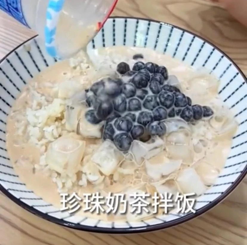 Foto: Setelah Viral Kopi Daun Bawang, Kini Muncul Makan Nasi Campur Bubble Tea | Pifa Net