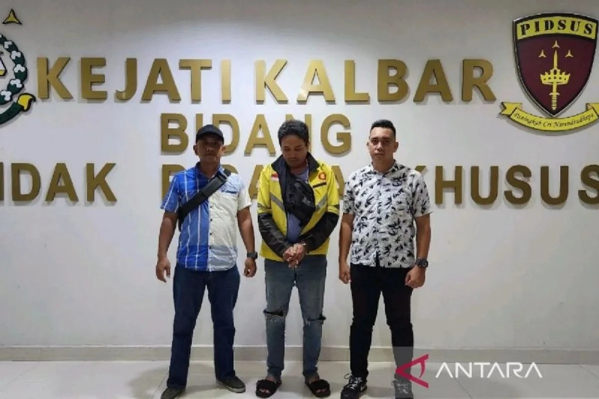 Foto: Seorang Pria Diringkus Polisi Terkait Dugaan Korupsi Dana Desa di Kapuas Hulu | Pifa Net
