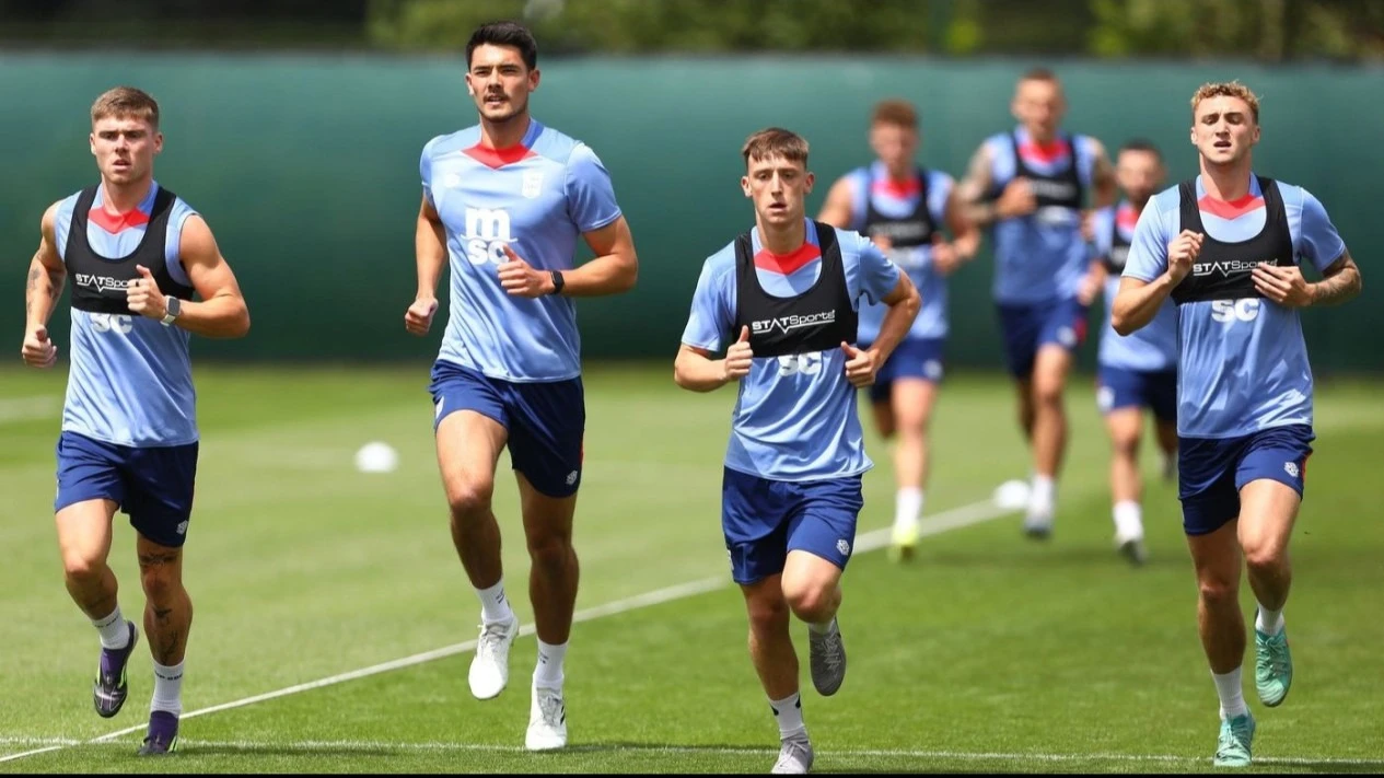 Foto: Masuk Skuad Ipswich Town di Situs Premier League, Elkan Baggott Bakal Mentas di Tim Utama Musim 2024/2025? | Pifa Net