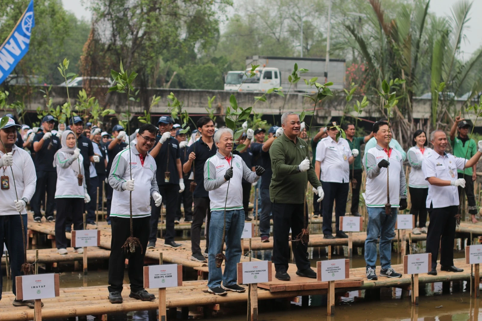 Foto: 50 Tahun Hadir di Indonesia, Yamaha Motor Indonesia Upayakan Reduksi Emisi Karbon Melalui CSR Penanaman Mangrove di Berbagai Daerah    | Pifa Net