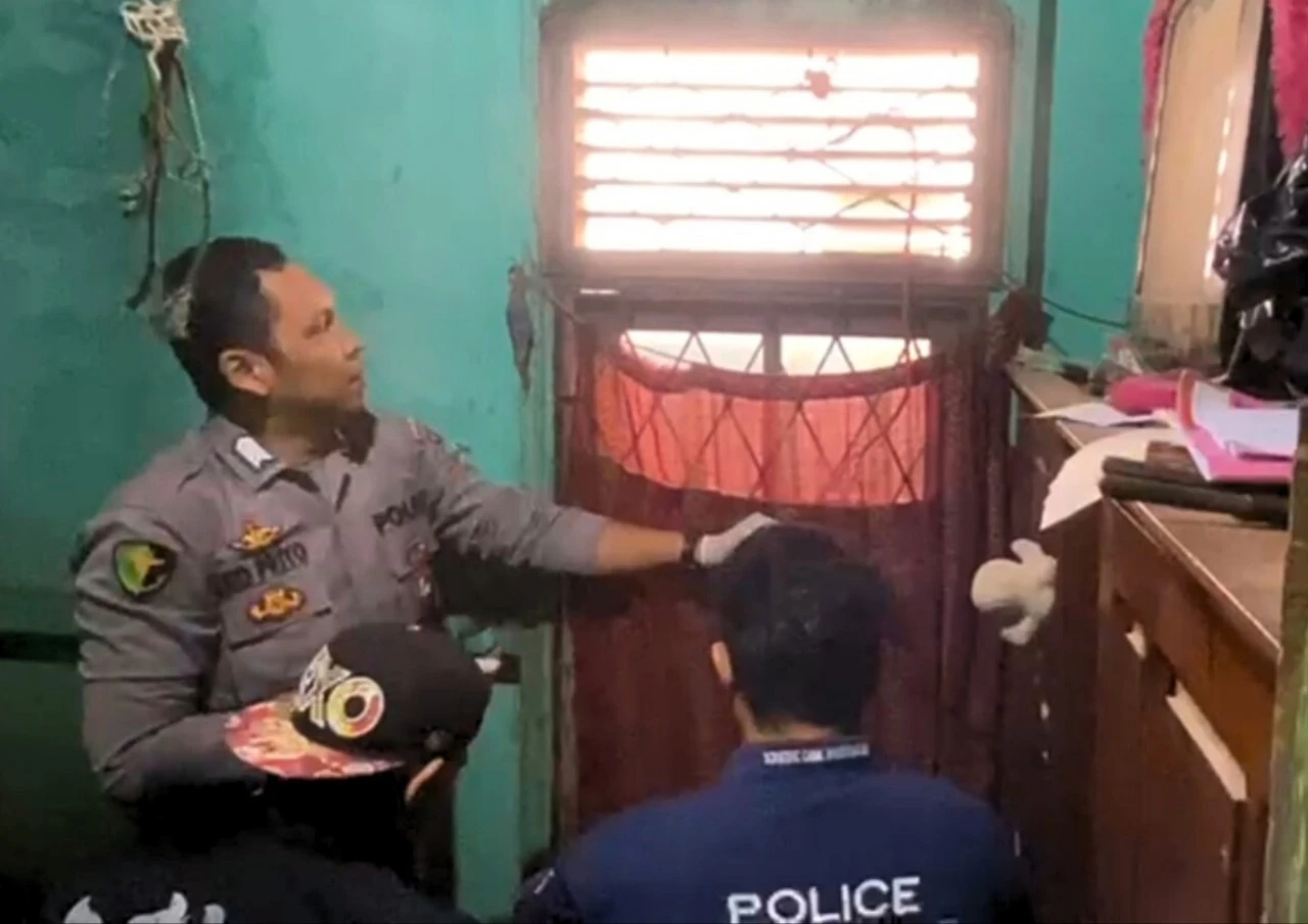 Foto: Heboh Suami Diduga Bakar Istri Lalu Gantung Diri di Kubu Raya | Pifa Net