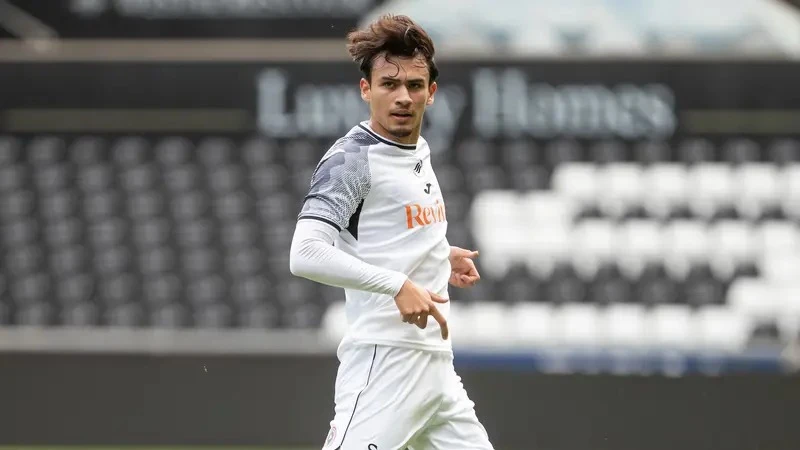 Foto: Dua Bek Timnas Indonesia Bawa Timnya Lolos ke Ronde 2 Carabao Cup di Inggris | Pifa Net